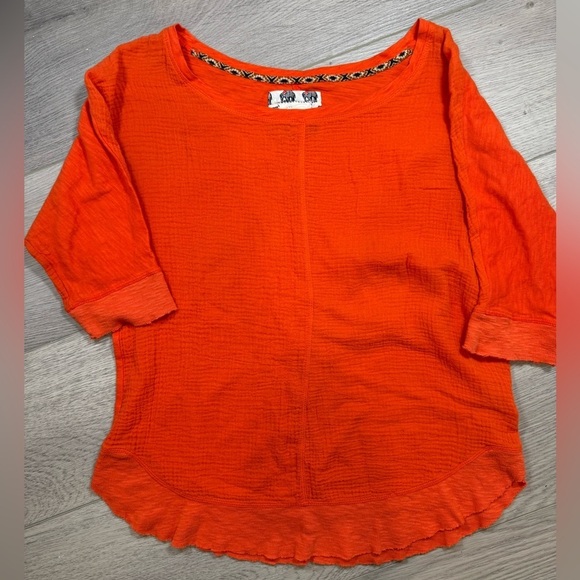 Anthropologie Tops - Anthropologie Postmark Top Womens Orange Crinkle Gauze Front Raw Edge